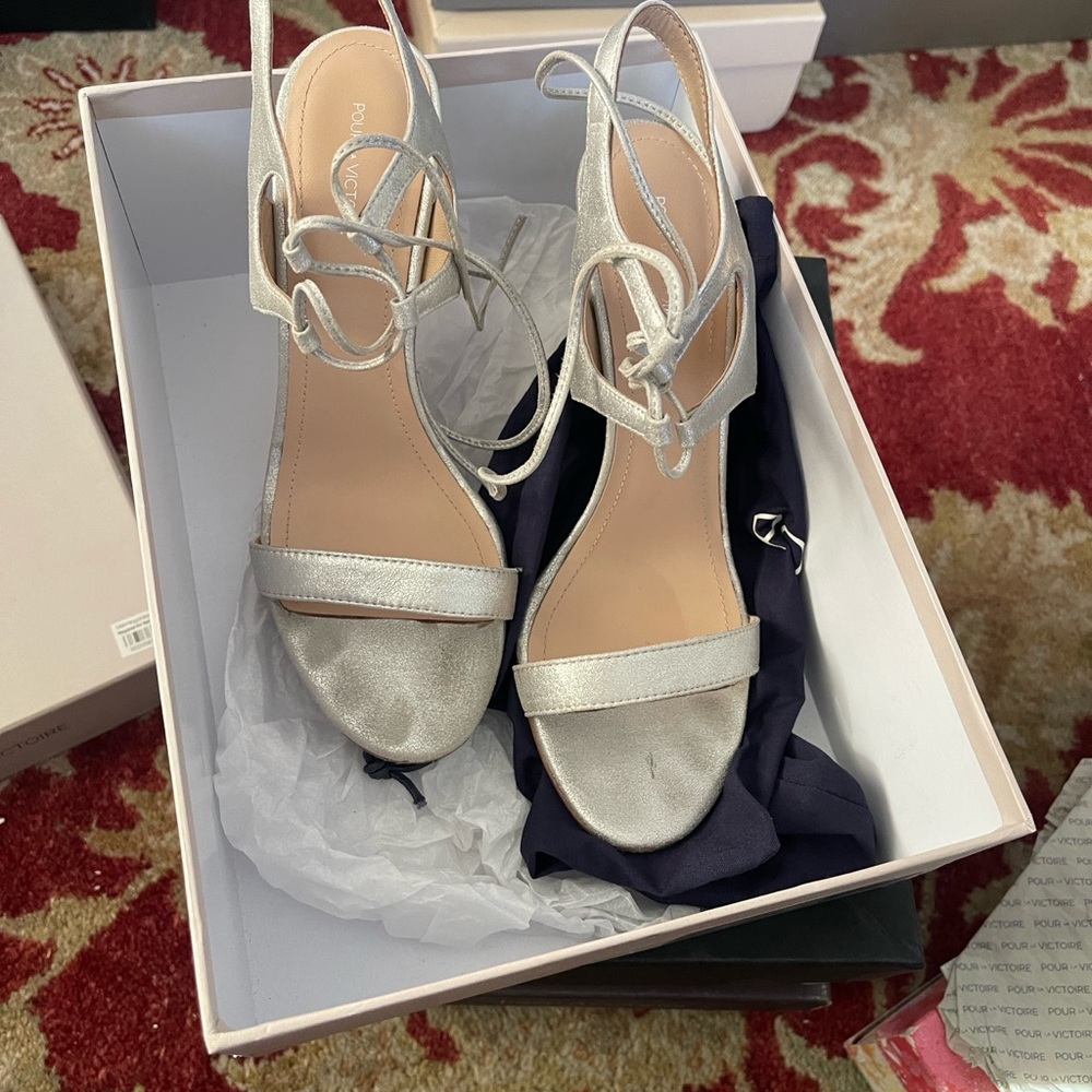 Pour La Victoire Metallic Silver Heels